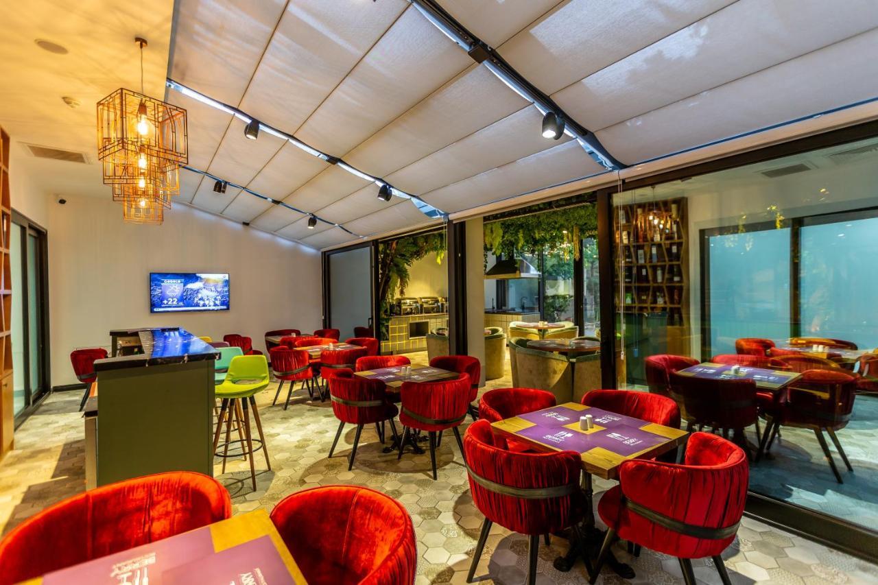 Ivy Garden Hotel Баку Экстерьер фото The interior of the restaurant